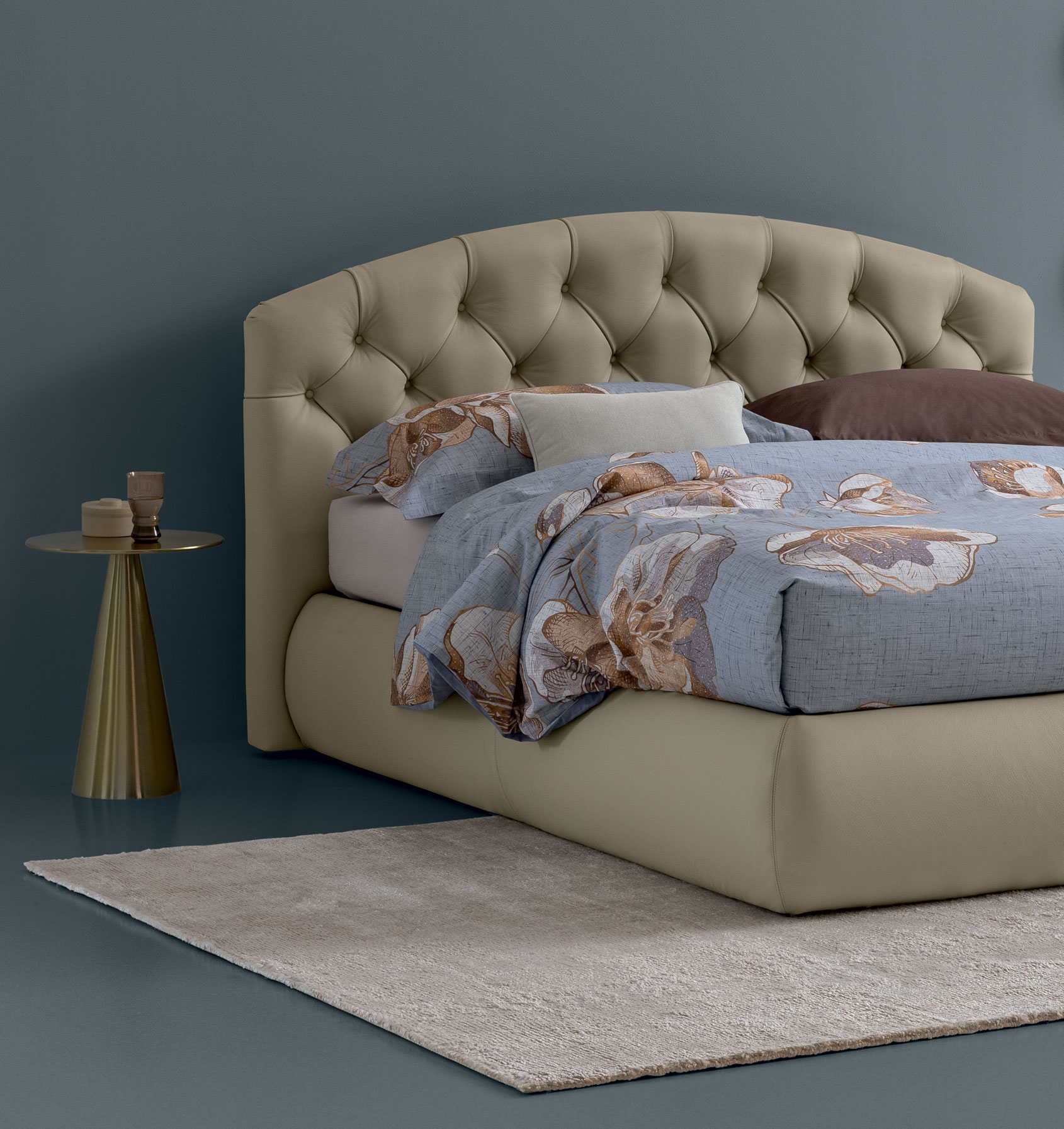 Corum letto con lavorazione capitonnè