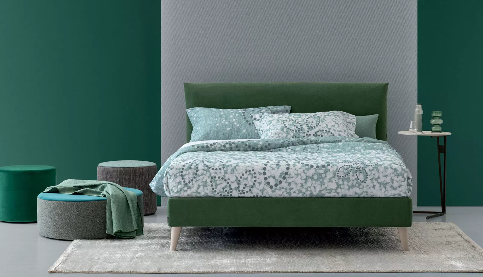 Fanny H18 con tavolino Modì e Pouf Pondo Tondo